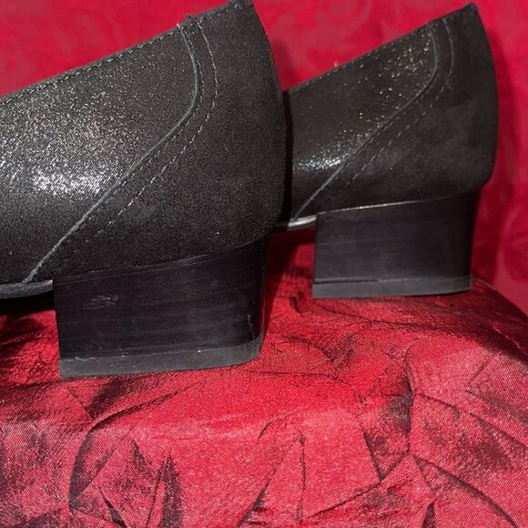 Amalfi by Rangoni Low Block Heel Shoes Flat Black and Shimmering Suede Size 9N - Picture 8 of 14